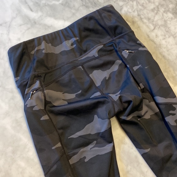 Athleta camo leggings. Black gray. Extra small - Picture 7 of 10